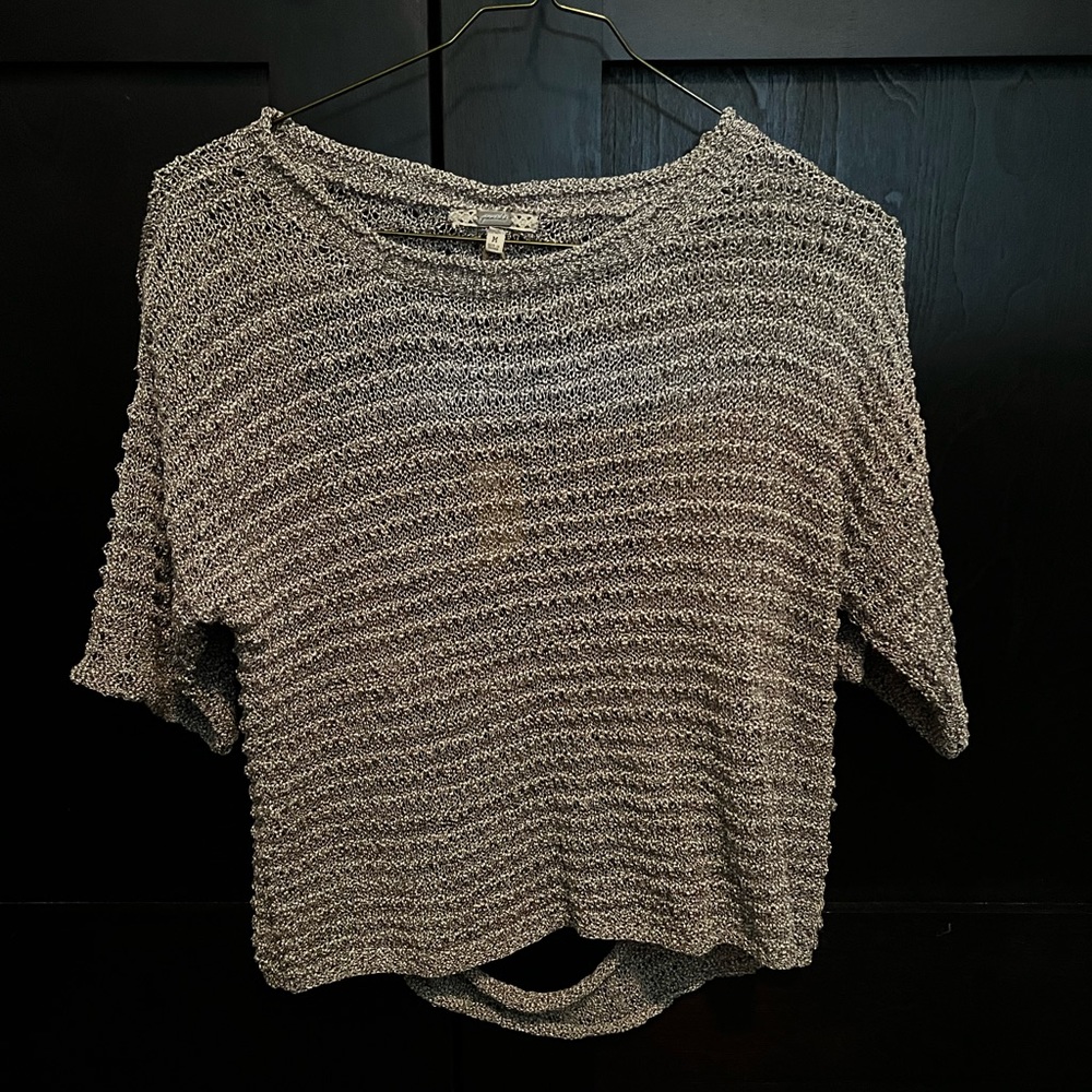 Gimmicks blouse, size medium, knighted material.